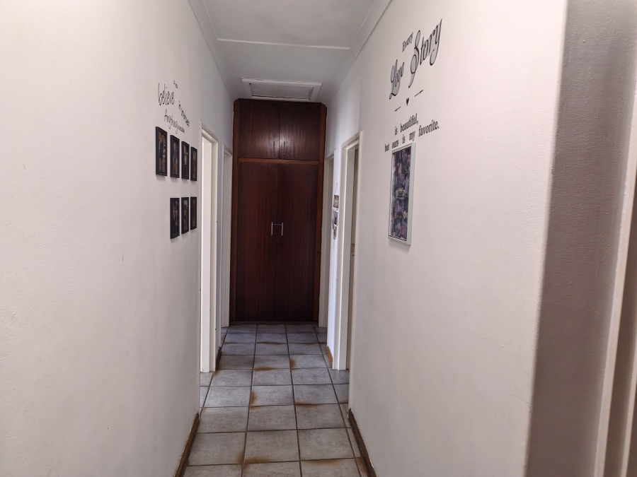 5 Bedroom Property for Sale in Van Riebeeck Hoogte Eastern Cape